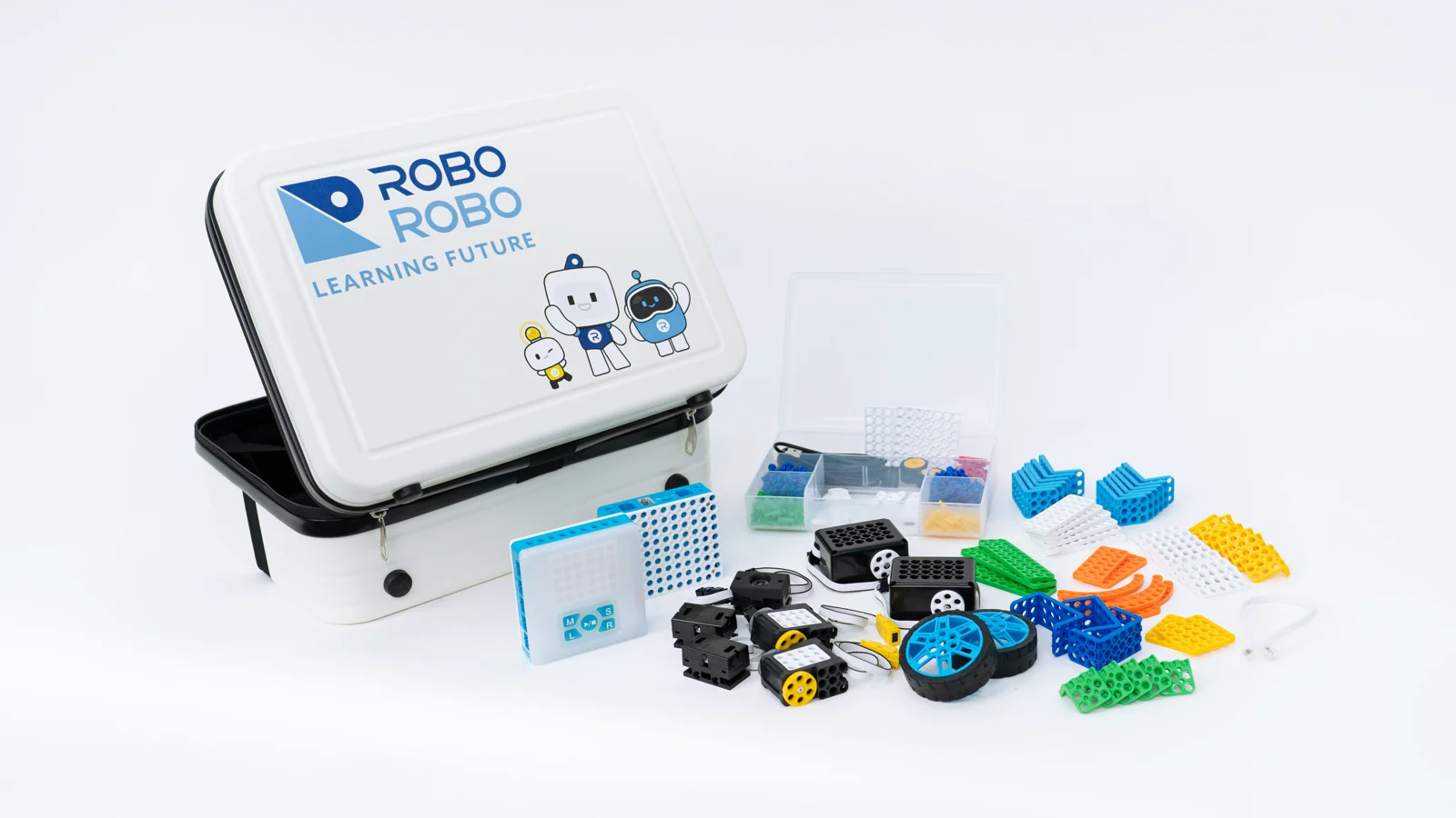 Contenido del kit AIKIRO PRO 2026, organizado junto a su bolsa.