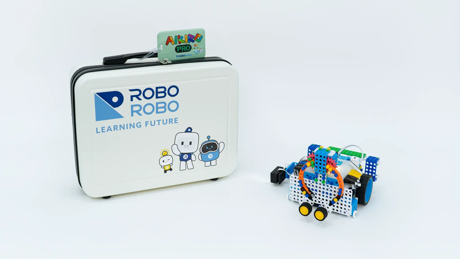 AIKIRO PRO 2026: robot construido y bolsa de transporte.