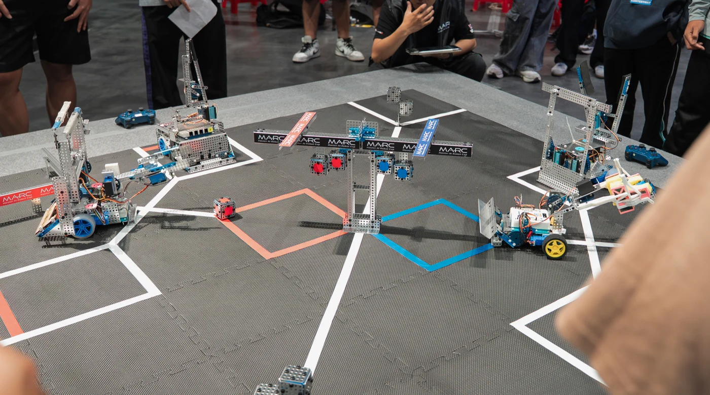 Robots MATRIX en una pista de retos